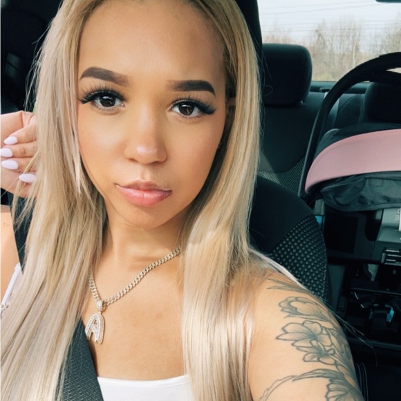 Meet your Posher, Paighton - Picture 2 of 5